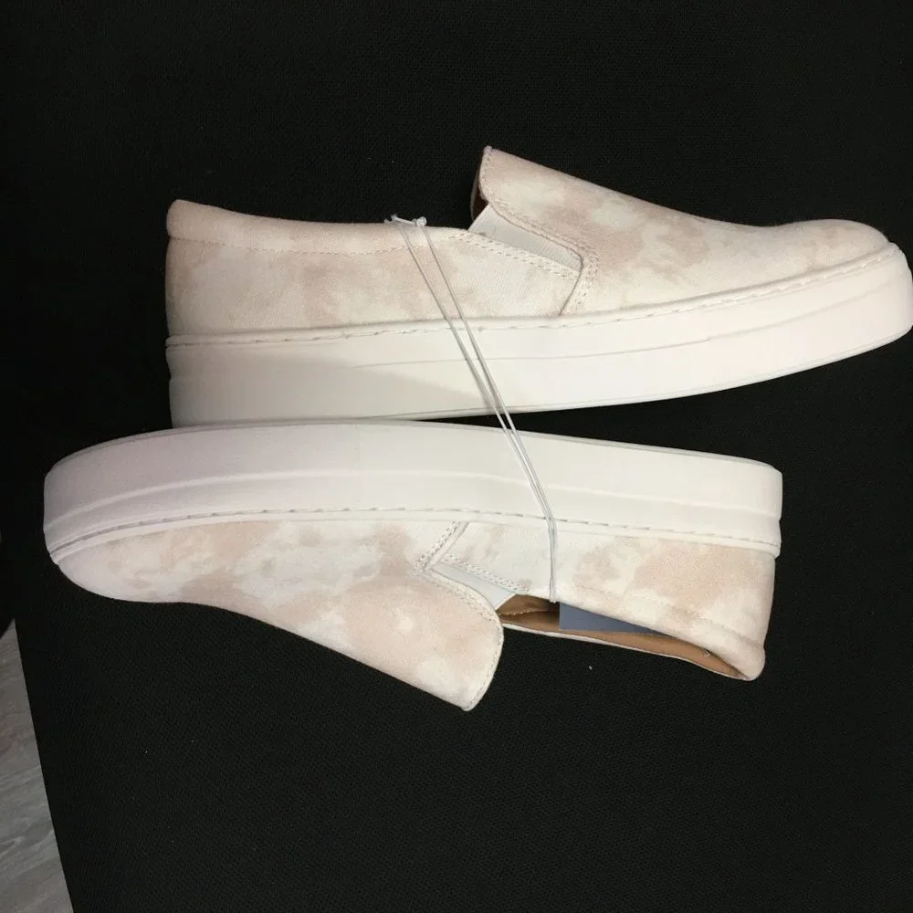 NWB Universal Thread Alvina Women’s Slip On Platform Sneaker Shoes Beige Size 11